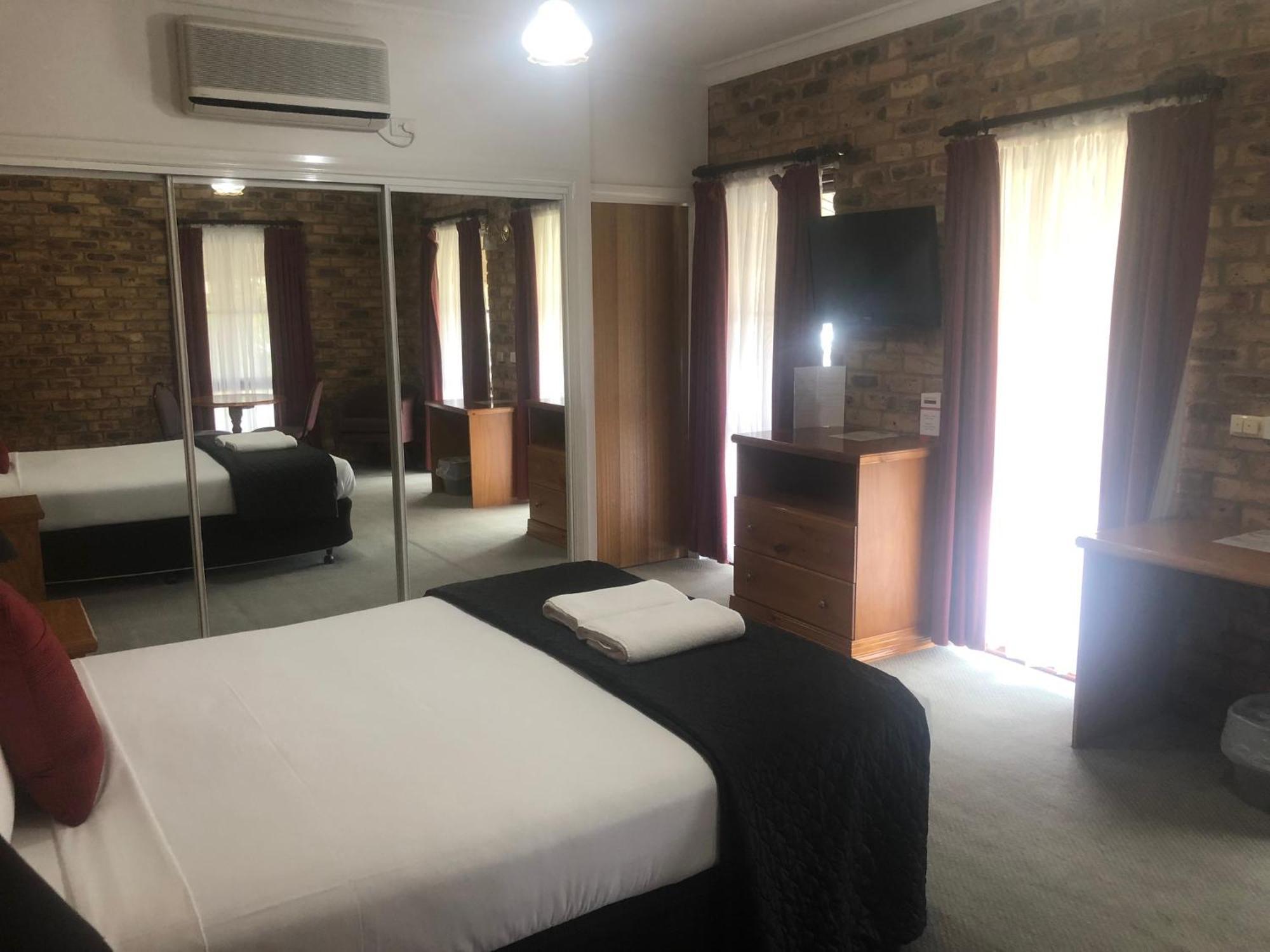 Mercure Port Of 4*