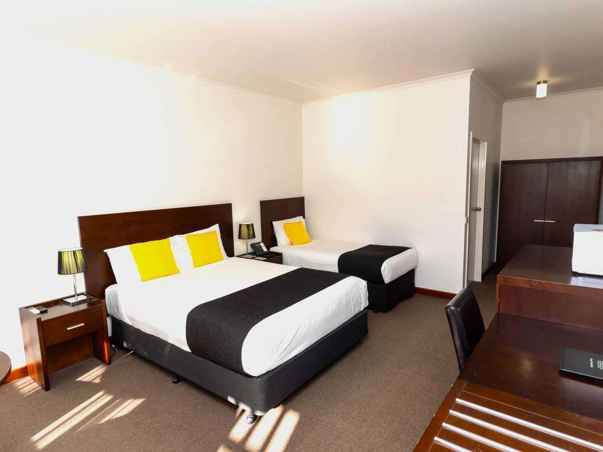 Hotel Mercure Port Of 4*