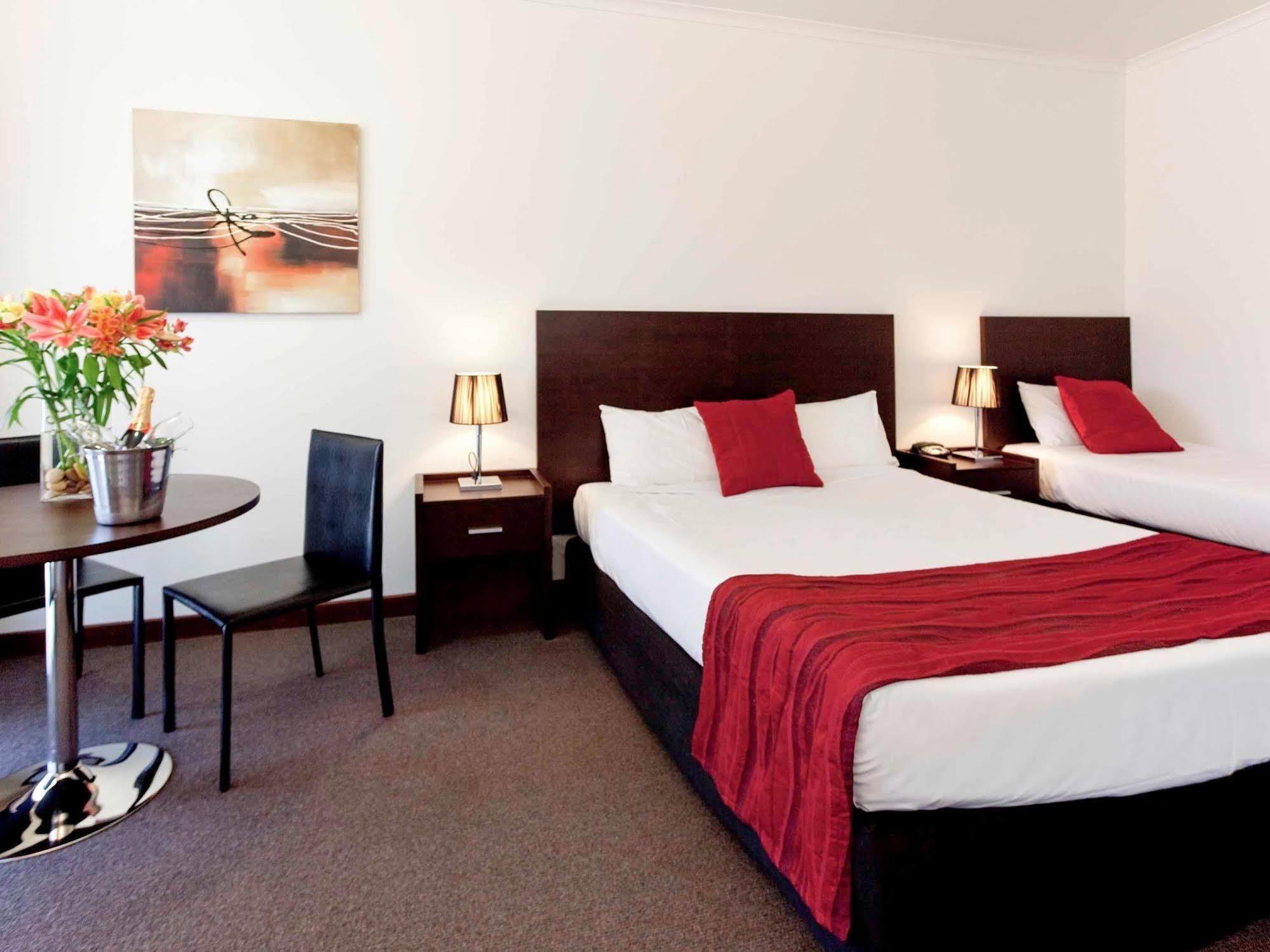 Mercure Port Of